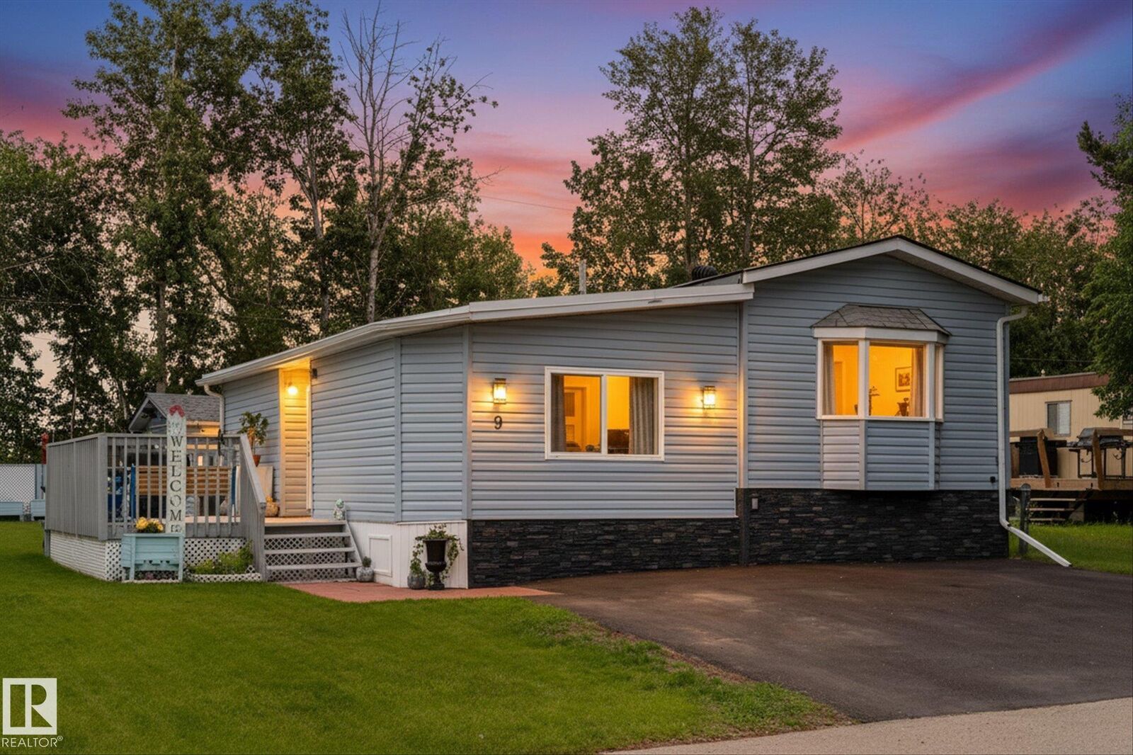 Property Photo: 305 Calahoo Road 9 AB T7X 3K5