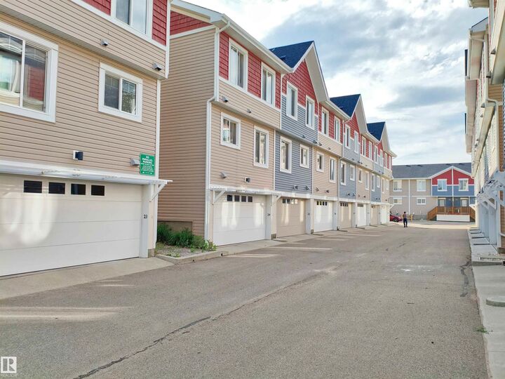 Property Photo: 1508 105 Street NW 23 AB T6J 5R8