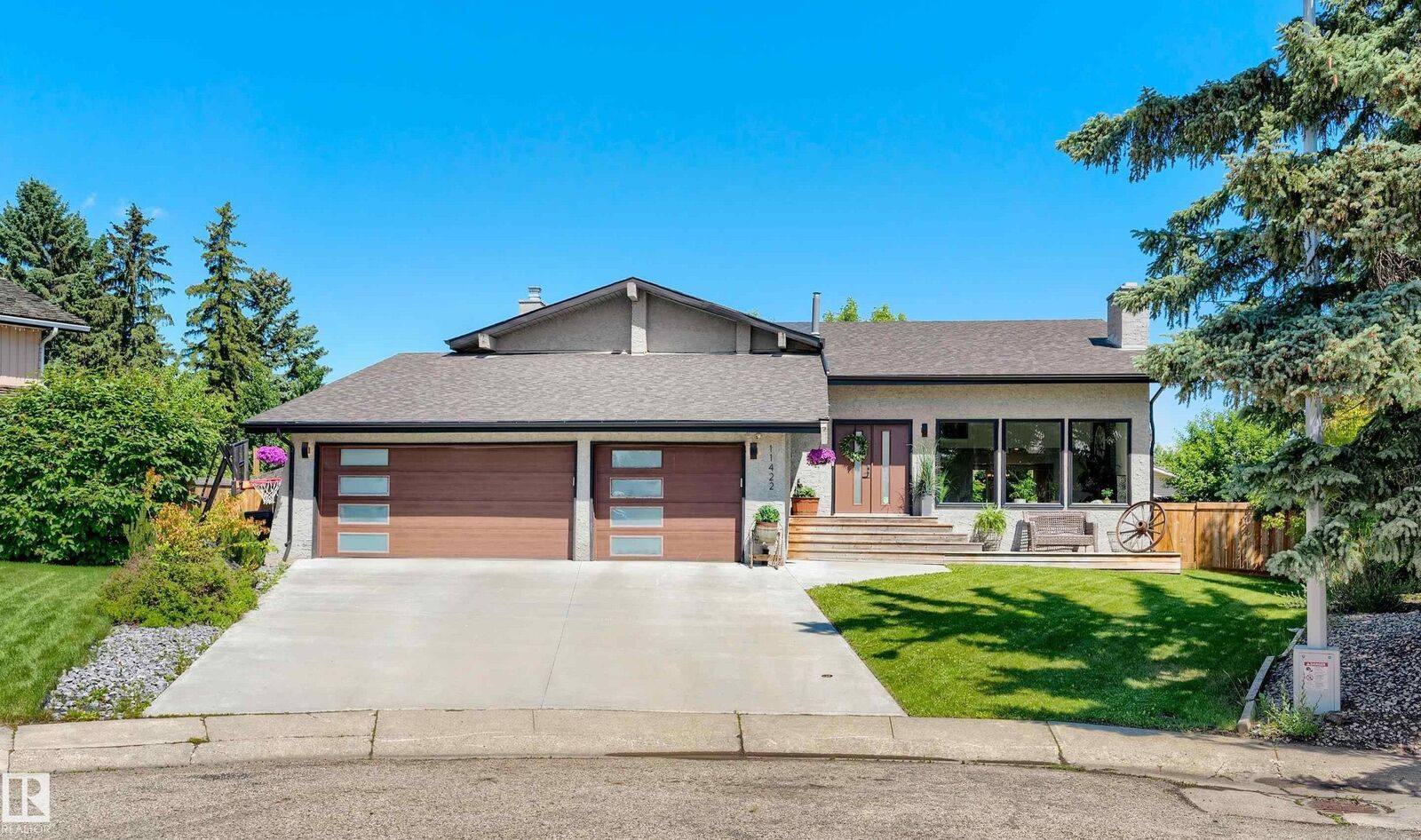 Property Photo:  11422 32 Avenue NW  AB T6J 3H5 