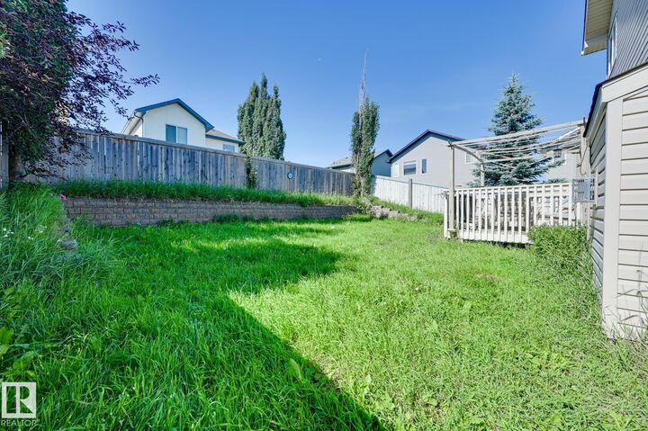 Property Photo:  19 Ashton Gate  AB T7X 0H9 