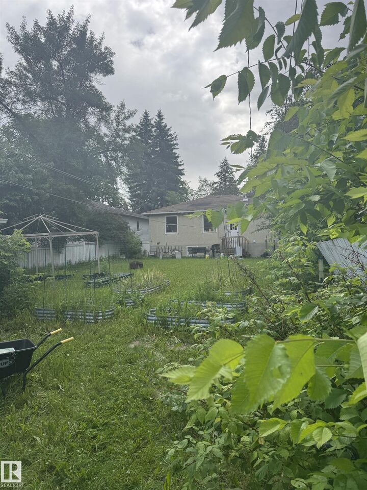 Property Photo:  7748 83 Avenue NW  AB T6C 1A4 
