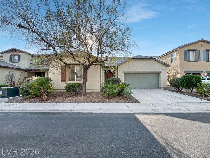 Property Photo:  