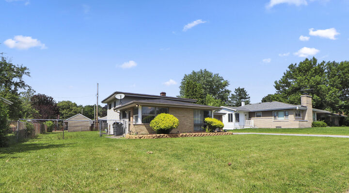Property Photo:  530 E 52nd Place  IN 46410 