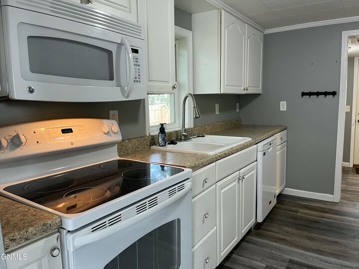 Property Photo: 1100 1st Street NE ND 58554