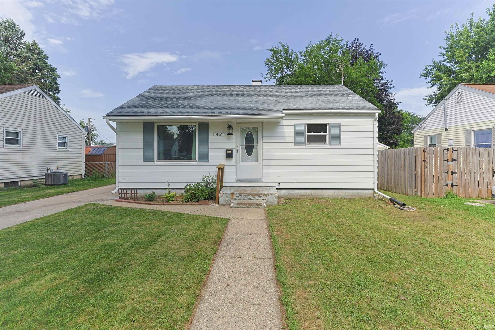Property Photo:  1421 Illinois Street  IN 46628-1400 