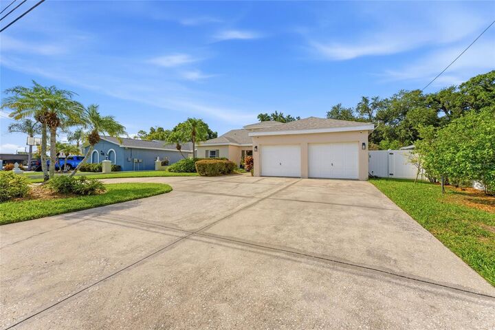 Property Photo:  2708 W Osborne Avenue  FL 33614 