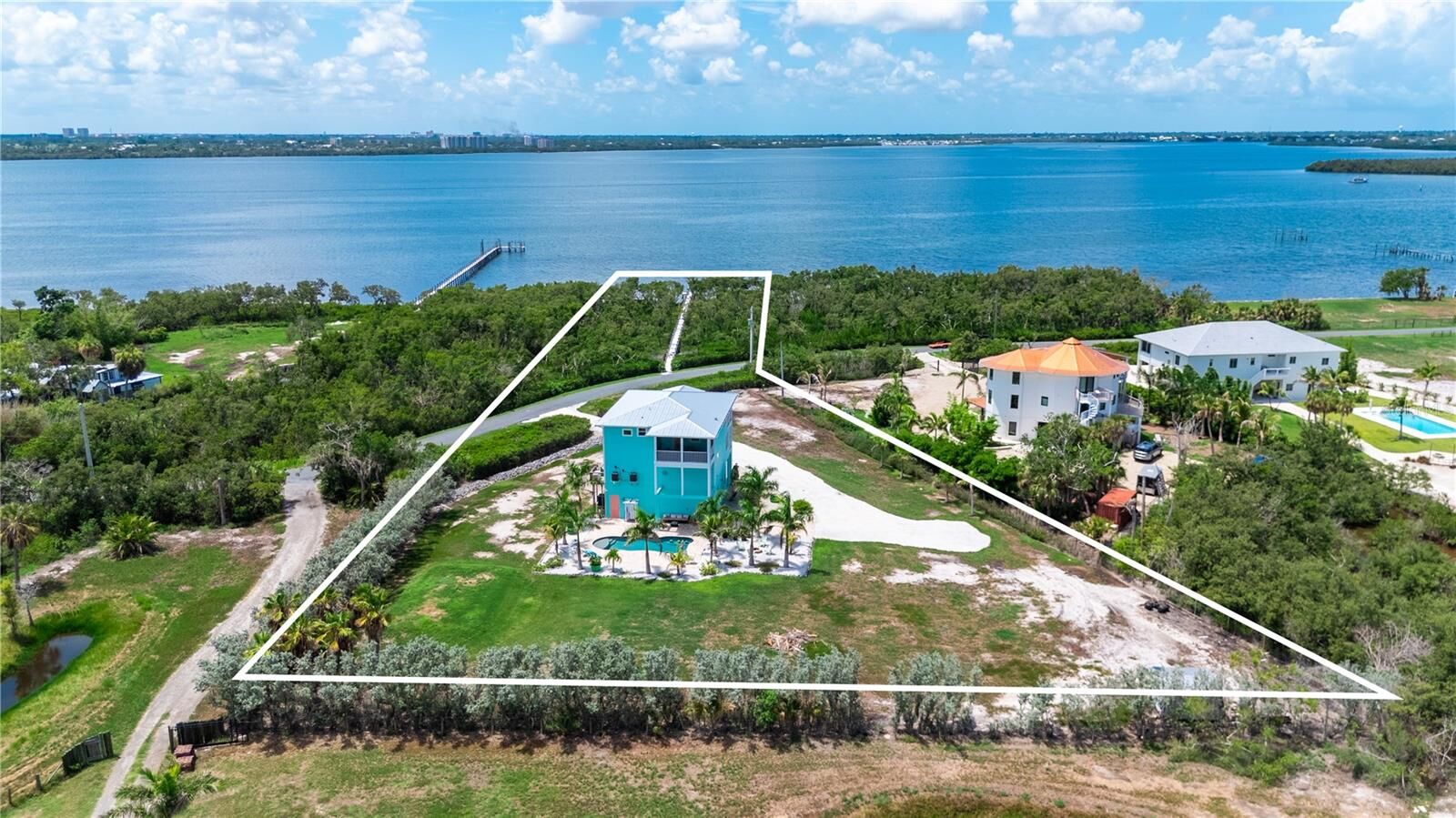 Property Photo:  180 Horseshoe Loop Road  FL 34250 