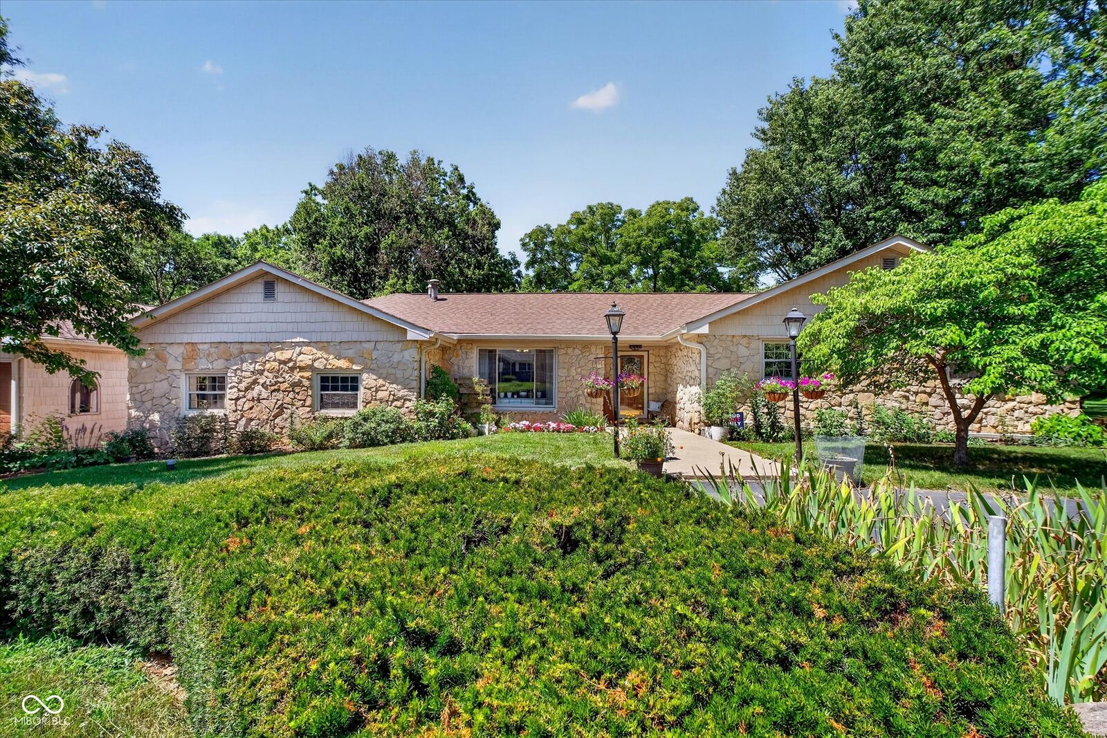 Property Photo:  6926 Woodridge Drive  IN 46123 