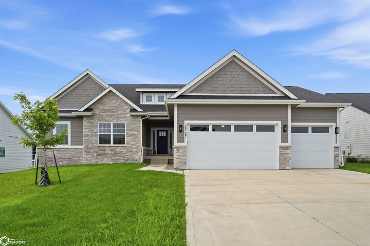 Property Photo:  2227 Green Leaf Circle  IA 50211 