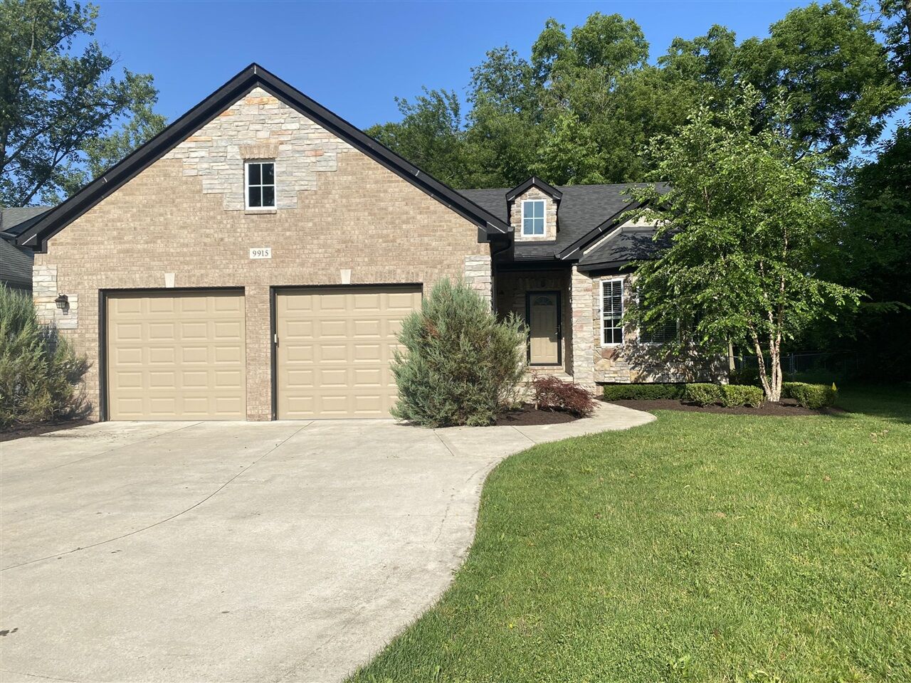 Property Photo:  9915 Wayne Road  MI 48150-2623 