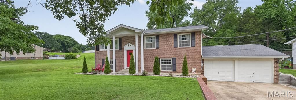 Property Photo: 26 Arnold Drive IL 62239