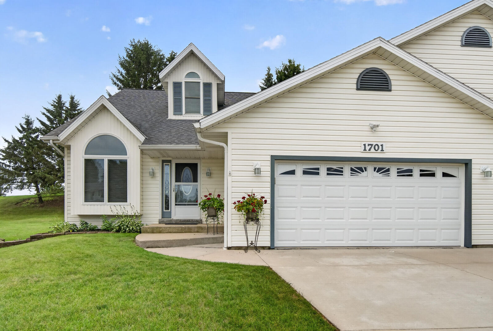 Property Photo: 1701 Carrie Ln WI 53095