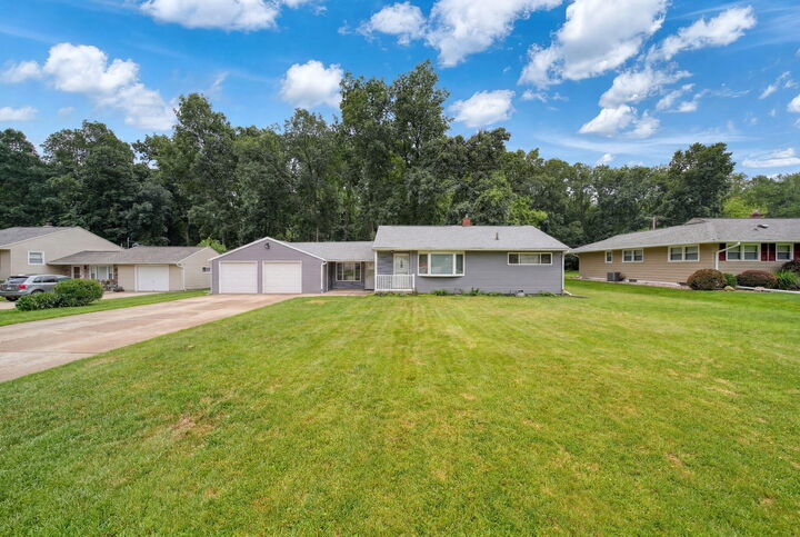 Property Photo:  1511 Strathmoor Lane  MI 49203 