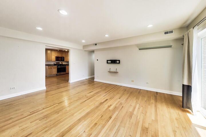 Property Photo:  717 Seward Street 3E  IL 60202 