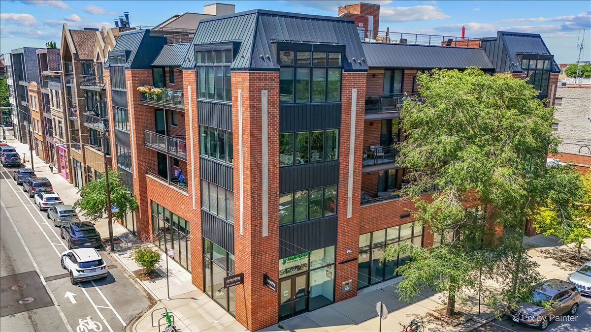 Property Photo:  1600 N Bell Avenue 3B  IL 60647 