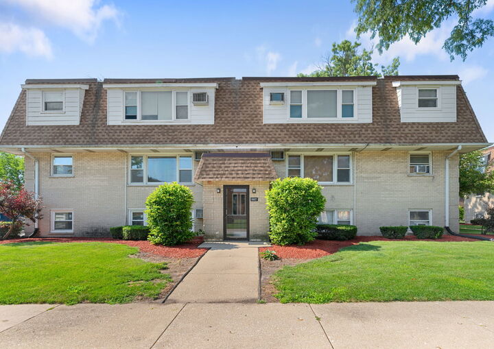 Property Photo: 9907 W 58th Street 5 IL 60525