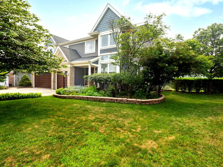 Property Photo: 280 Pembrook Lane IL 60060