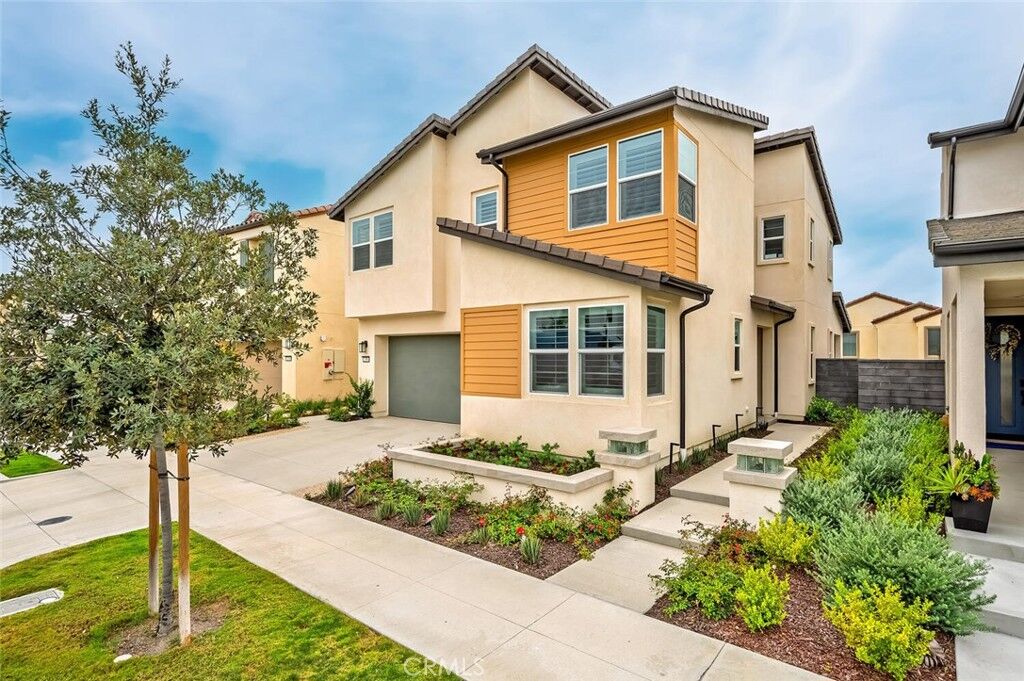 Property Photo: 1306 Roots Way CA 92694
