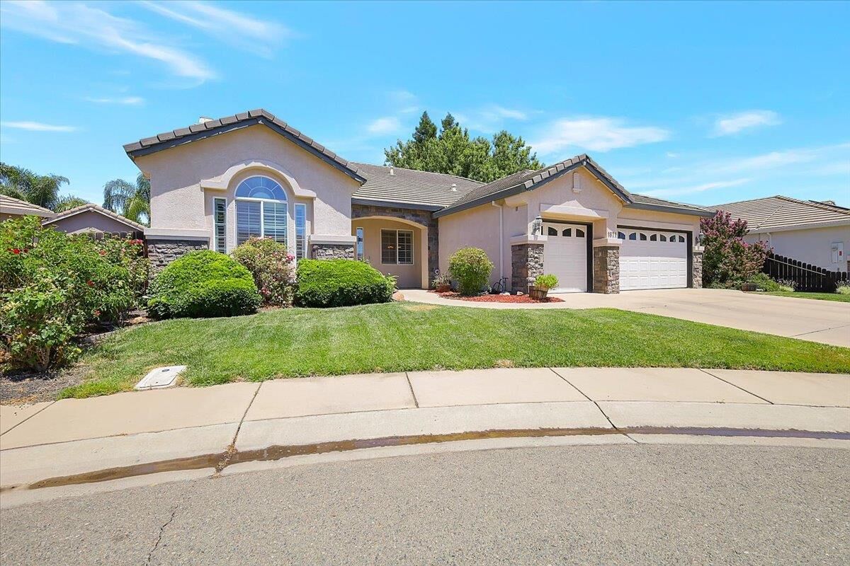 Property Photo:  1871 Malkit Ct  CA 95993 