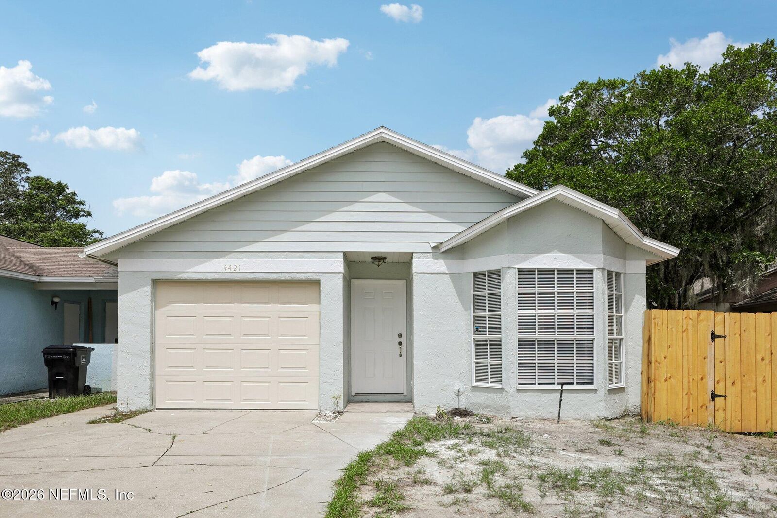Property Photo: 4421 Goldenrain Court FL 32808