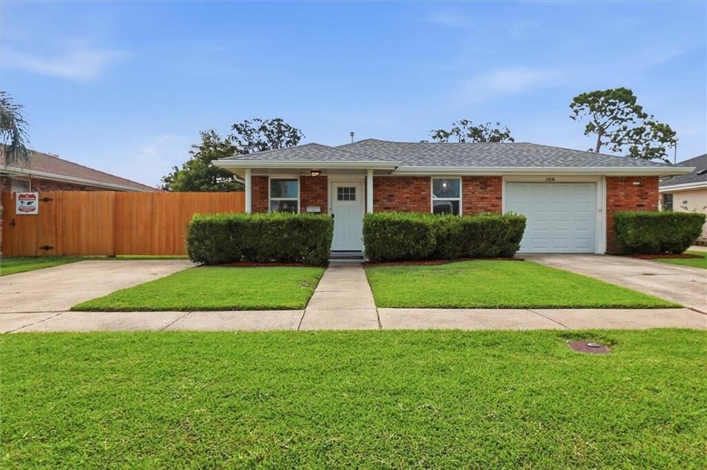 Property Photo: 2408 Iowa Avenue LA 70062