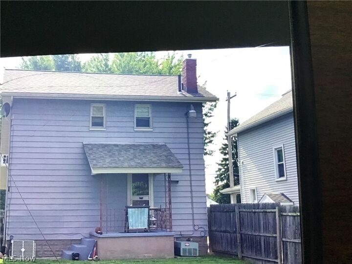 Property Photo:  303 Stewart  OH 44425 