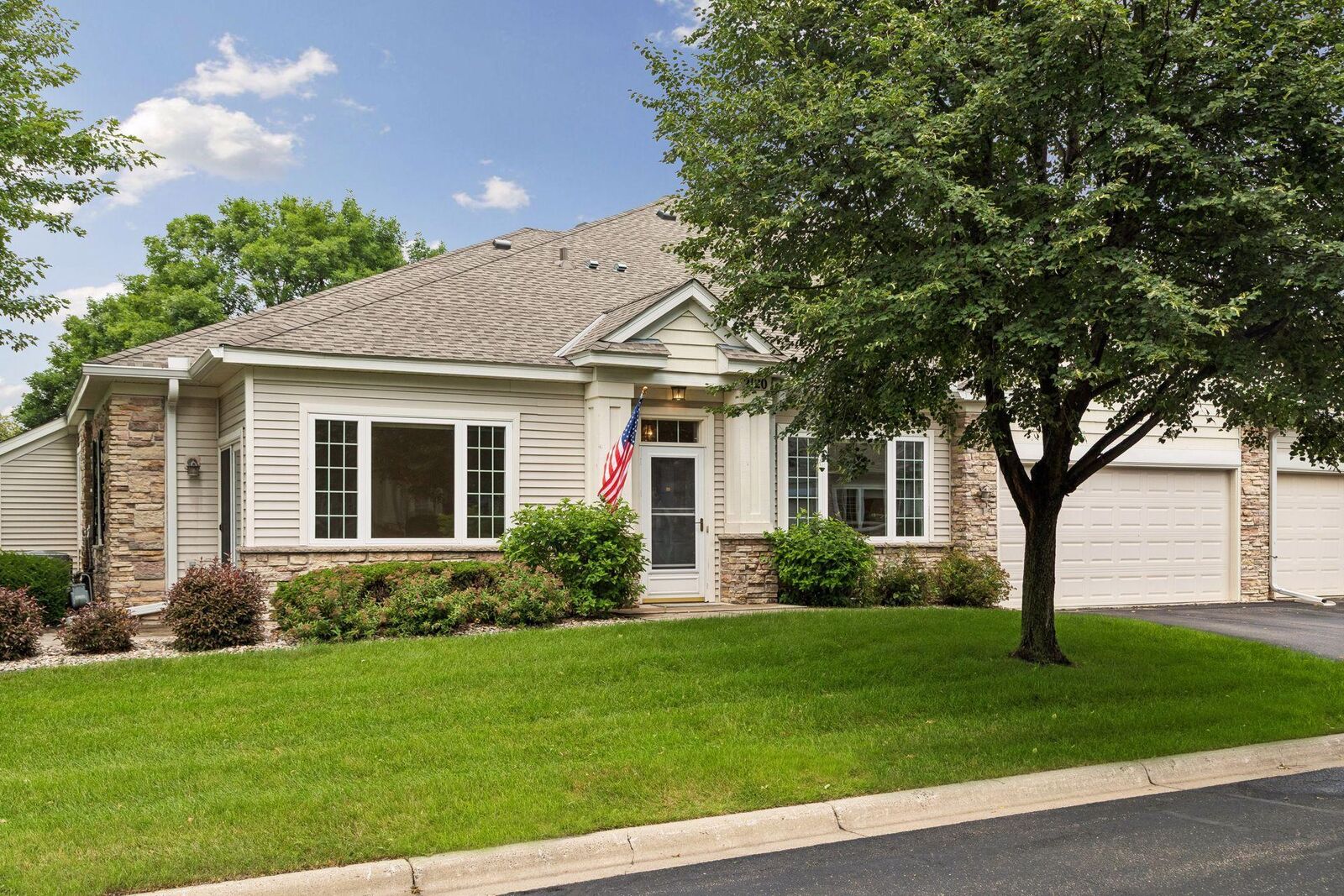 Property Photo:  2120 Stahlke Way  MN 55318 