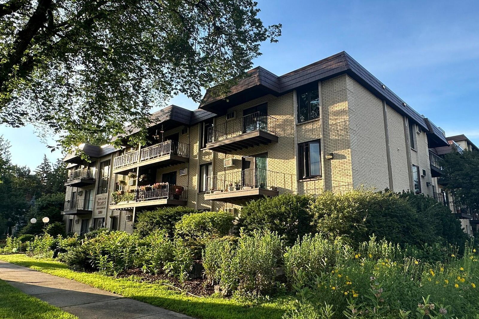 Property Photo:  2809 E Minnehaha Parkway 304  MN 55417 