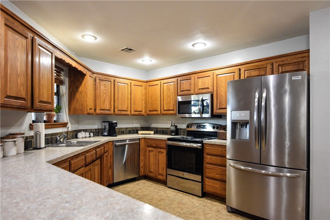 Property Photo:  601 Garland Place  AR 72745 