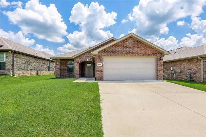 Property Photo: 5904 NW Meade Street AR 72713