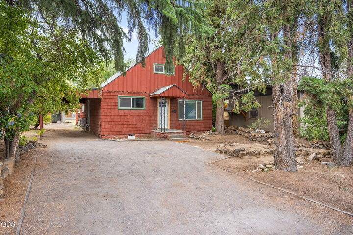 Property Photo: 455 NE Dekalb Avenue OR 97701