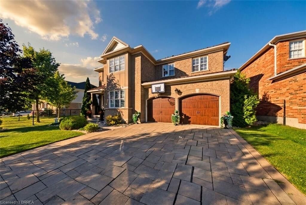 Property Photo:  75 Hunter Way  ON N3T 0A2 