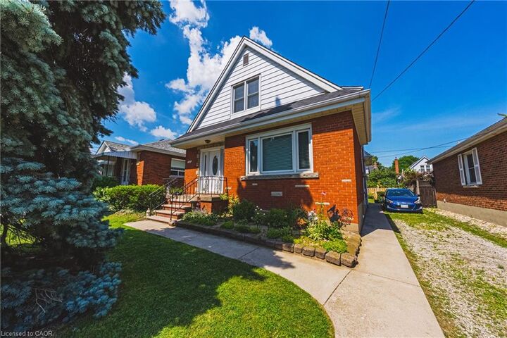 Property Photo: 208 Glencarry Avenue ON L8K 3R9