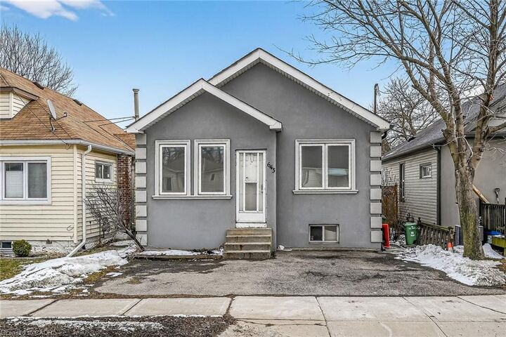 Property Photo: 643 Upper Wellington Street ON L9A 3R2