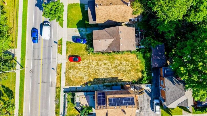 Property Photo: 153 Courtland Avenue E ON N2G 2V2