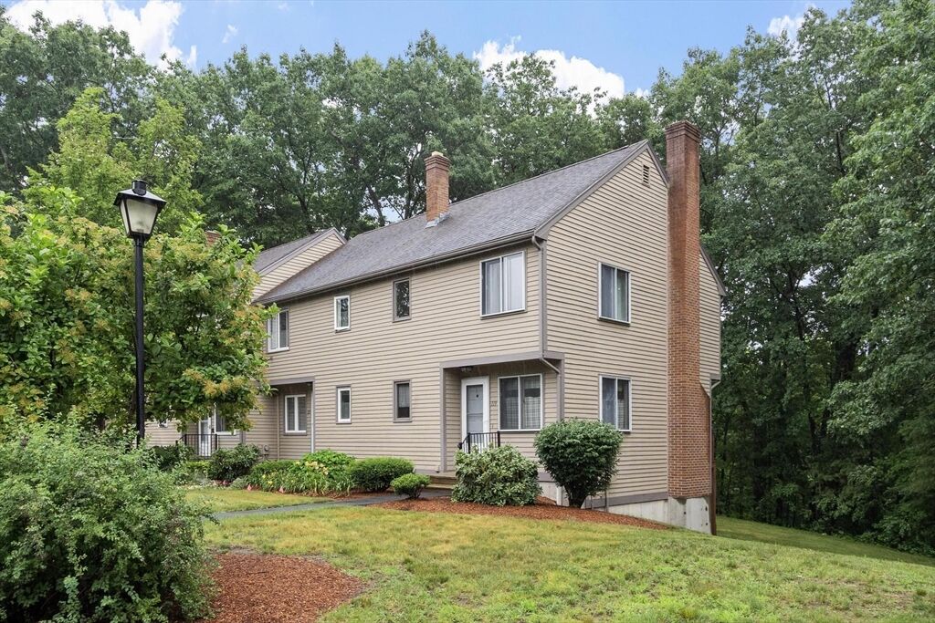 Property Photo:  119 Cortland Cir 119  MA 01453 