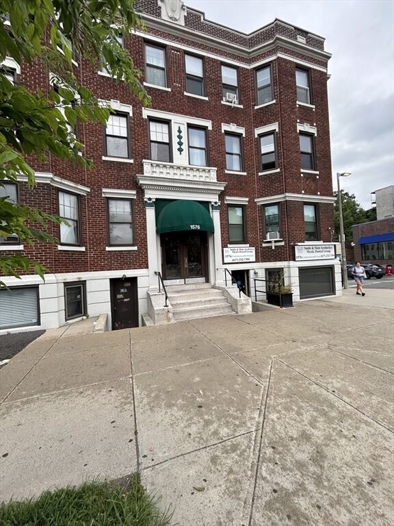 Property Photo:  1576 Commonwealth Ave 6  MA 02135 