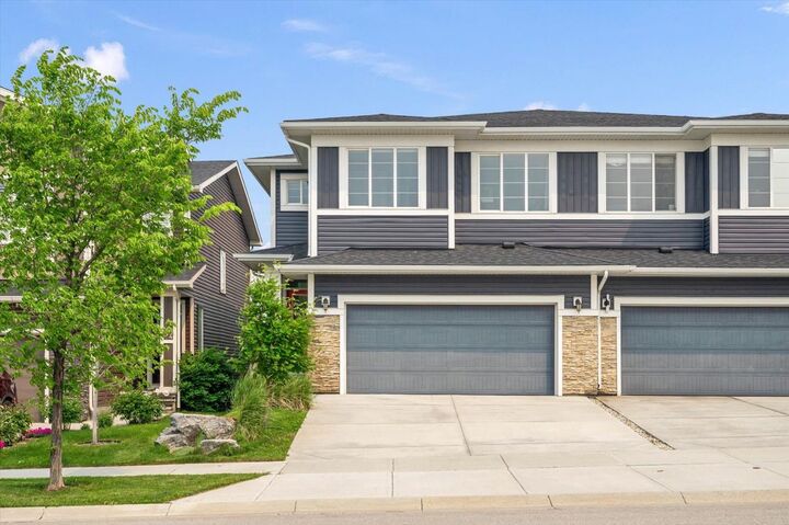 58 Crestbrook Drive SW — photo 1
