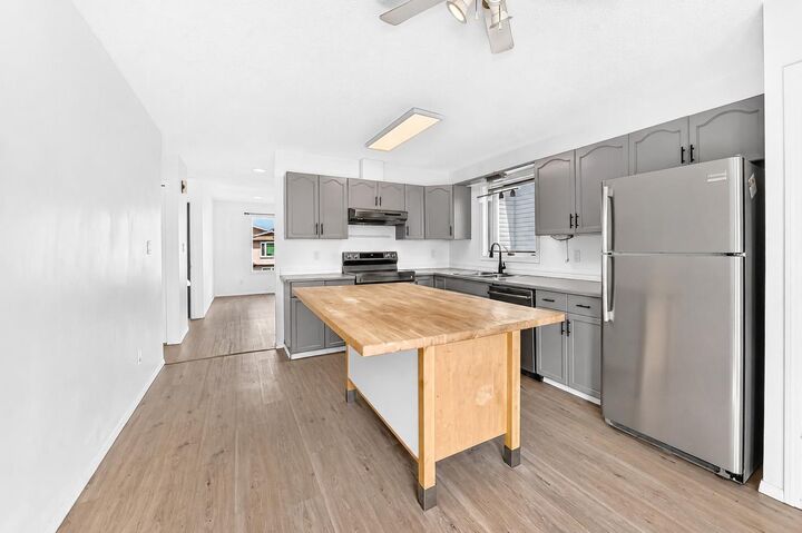 Property Photo: 95 Eversole Crescent AB T4R 2H9