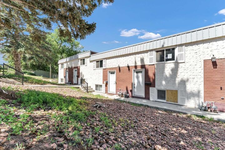 Property Photo:  6 Chinook Drive SW 5  AB T1A 4B3 