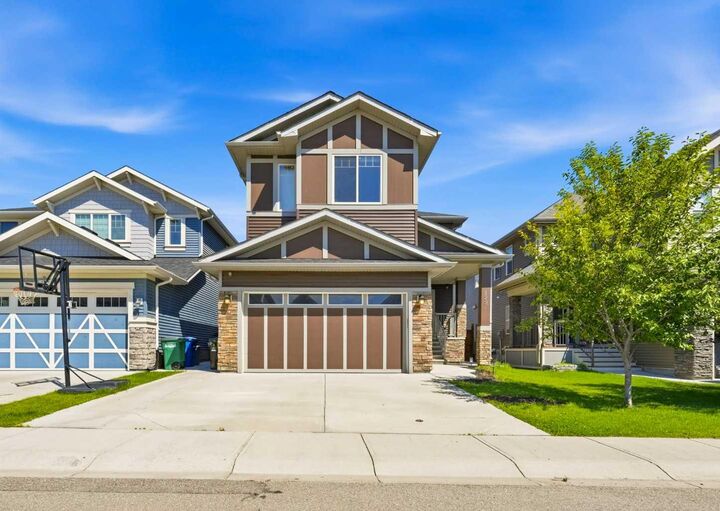 129 Kingsbury Close SE — photo 1