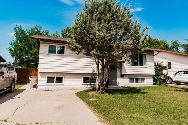Property Photo:  9422 64 Avenue  AB T8W 1B5 