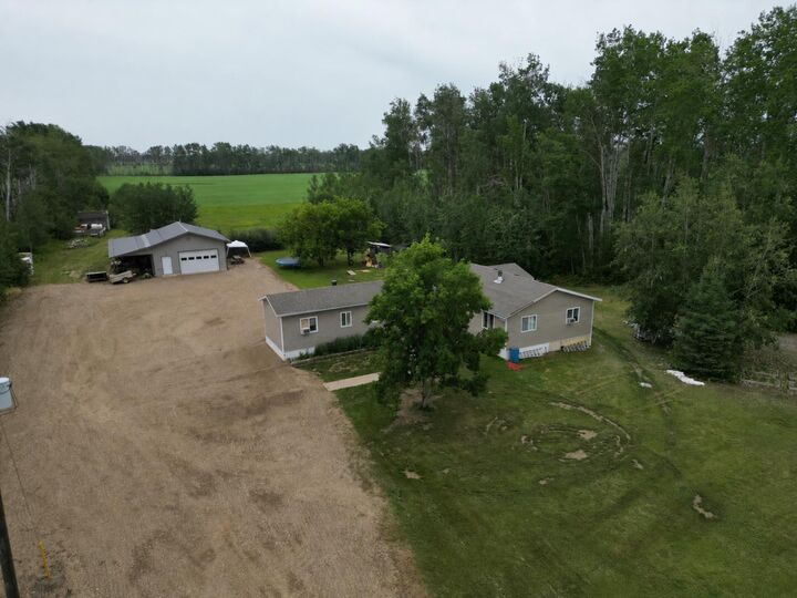 Property Photo:  107139 Rge Rd 124  AB T0H 2H0 