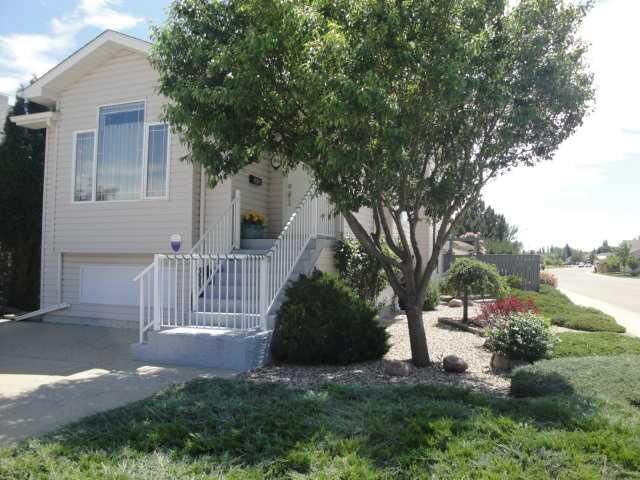 Property Photo: 94 Heritage Lane W AB T1K 7S4