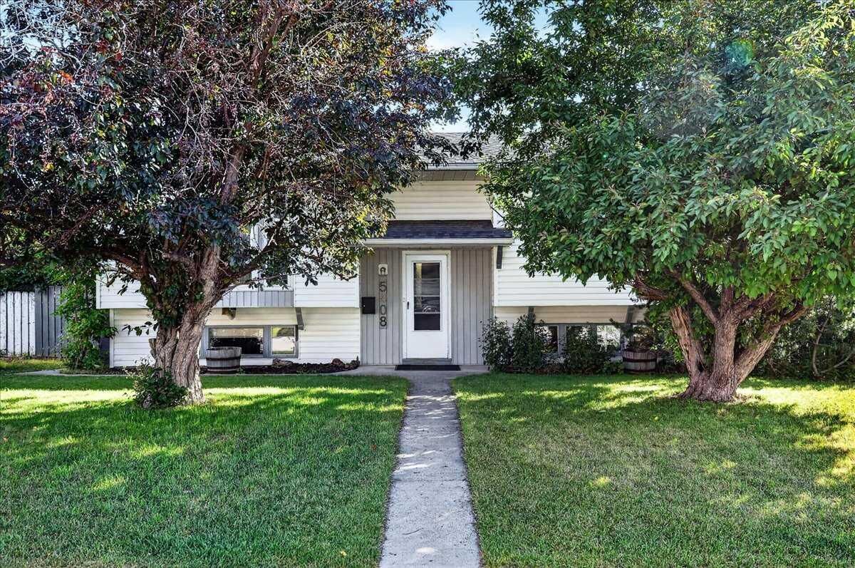 Property Photo:  5408 Ladbrooke Drive SW  AB T3E 5X8 