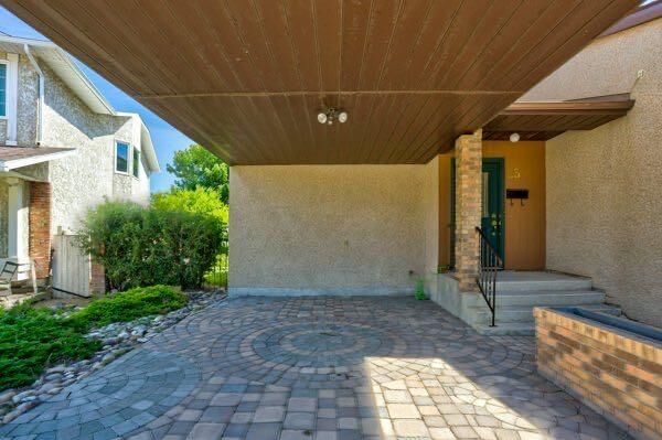 Property Photo: 23 Niska Place W AB T1K 6G9