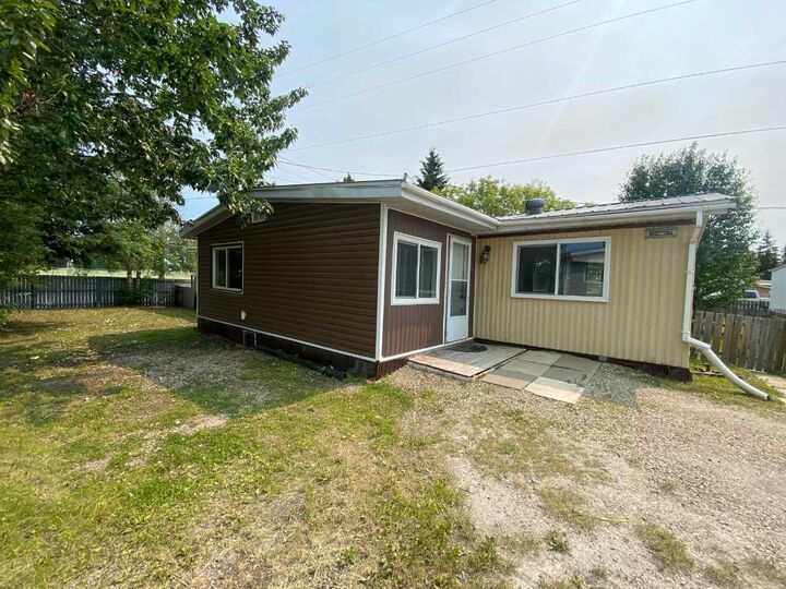 Property Photo:  810 56 Street 70  AB T7E 1P4 