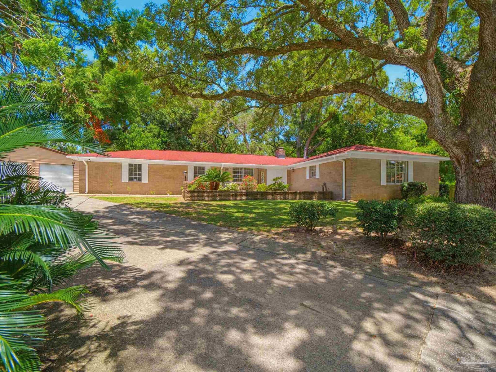 Property Photo: 7 Gunn Cir FL 32506