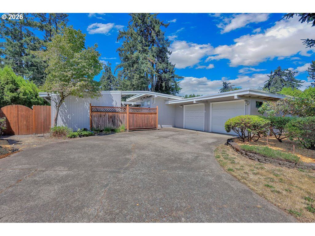 Property Photo: 3270 Game Farm Rd OR 97477