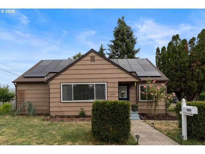 Property Photo: 409 NW Yamhill St OR 97378